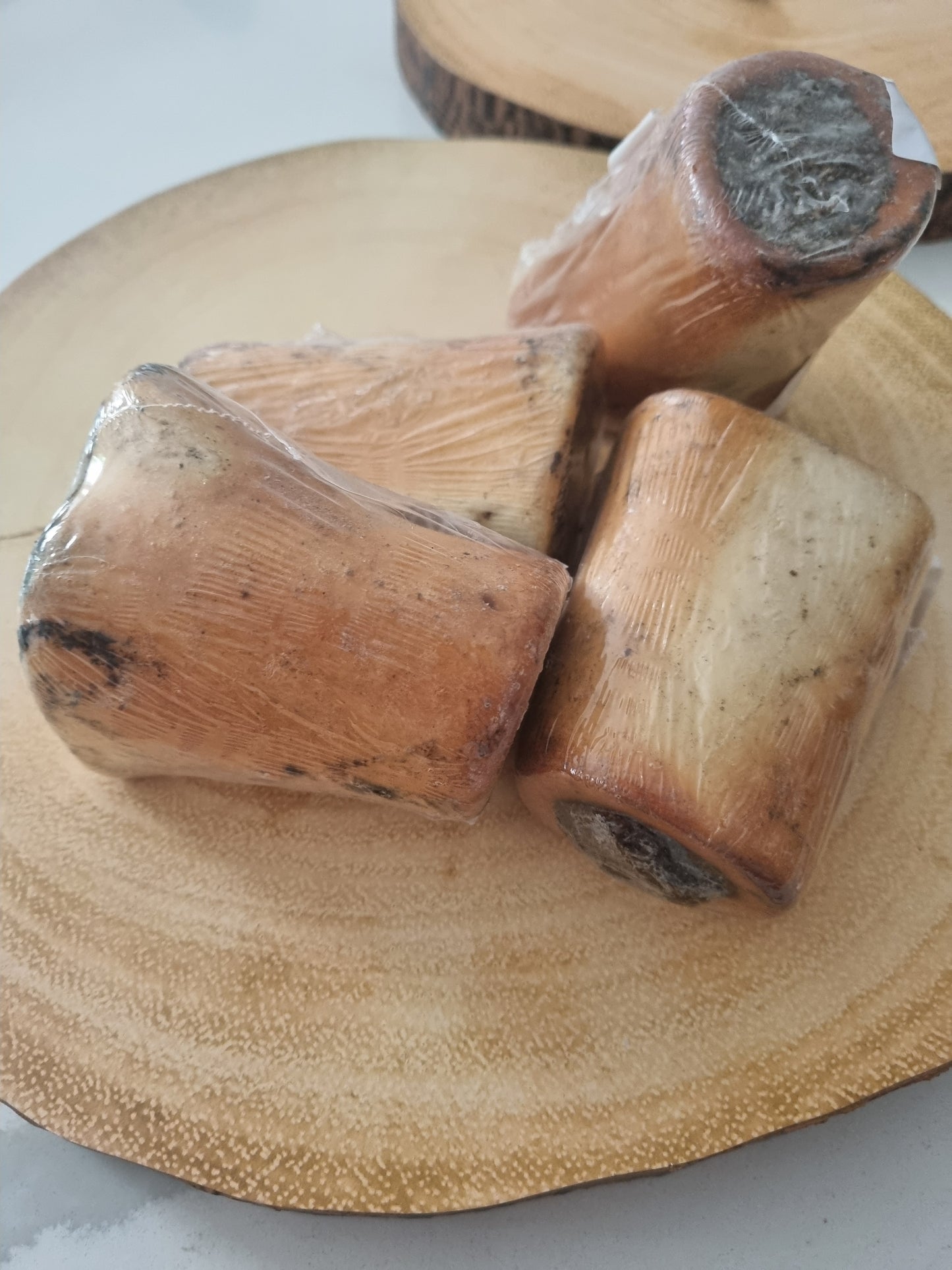 Wrapped filled sterilised bones. Smoked meaty flavour